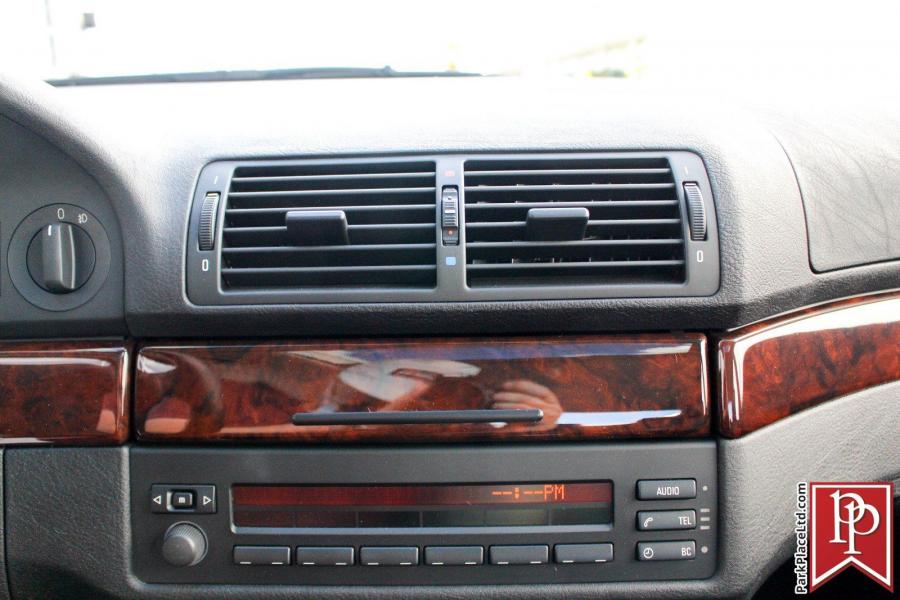 Детали интерьера BMW 540i Sedan (E39) 1998 года  (фото 30 из 50)